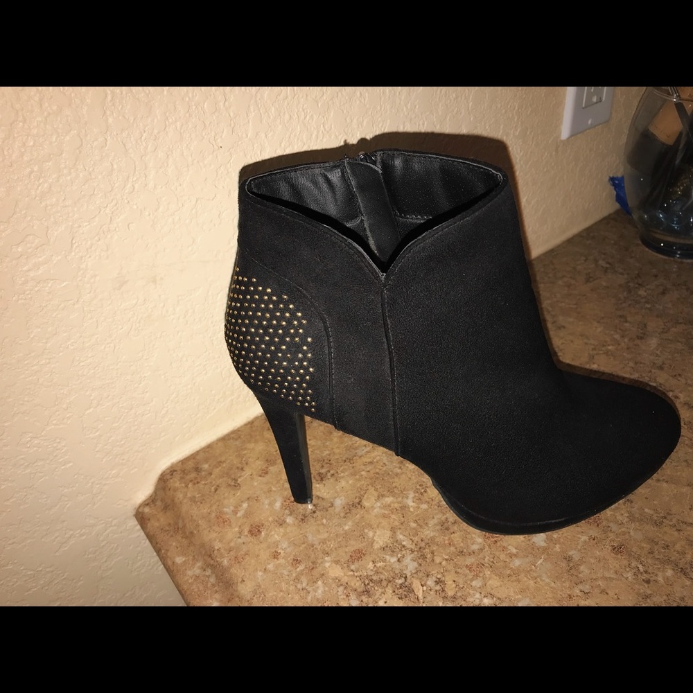 Black heel booties